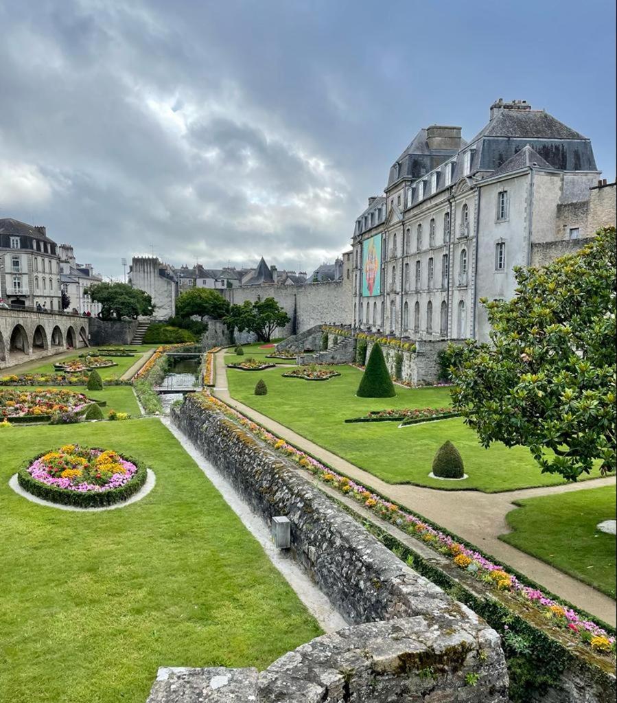 Appartement Grand duplex dans le centre historique avec double garage à Vannes Extérieur photo