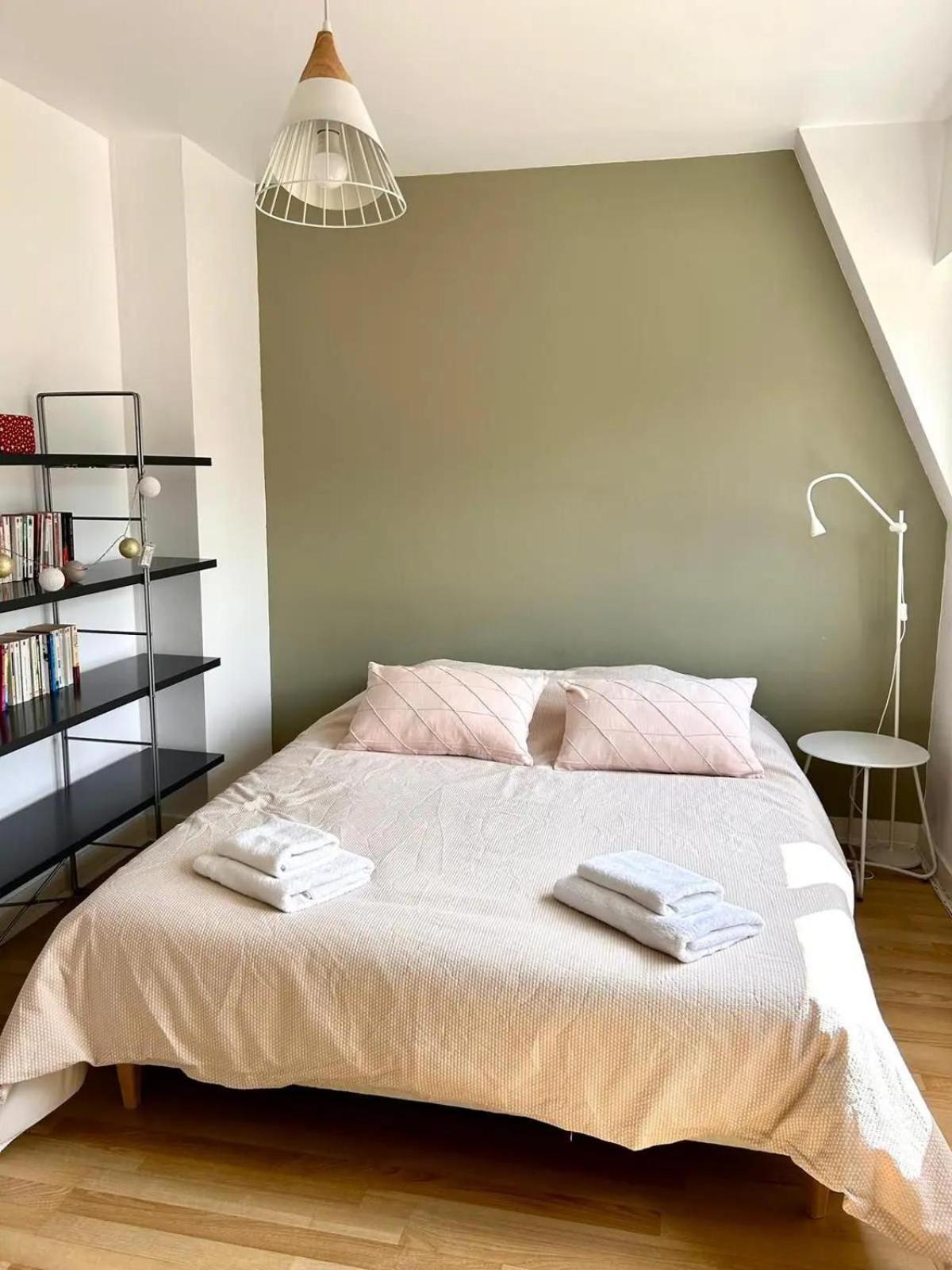 Appartement Grand duplex dans le centre historique avec double garage à Vannes Extérieur photo
