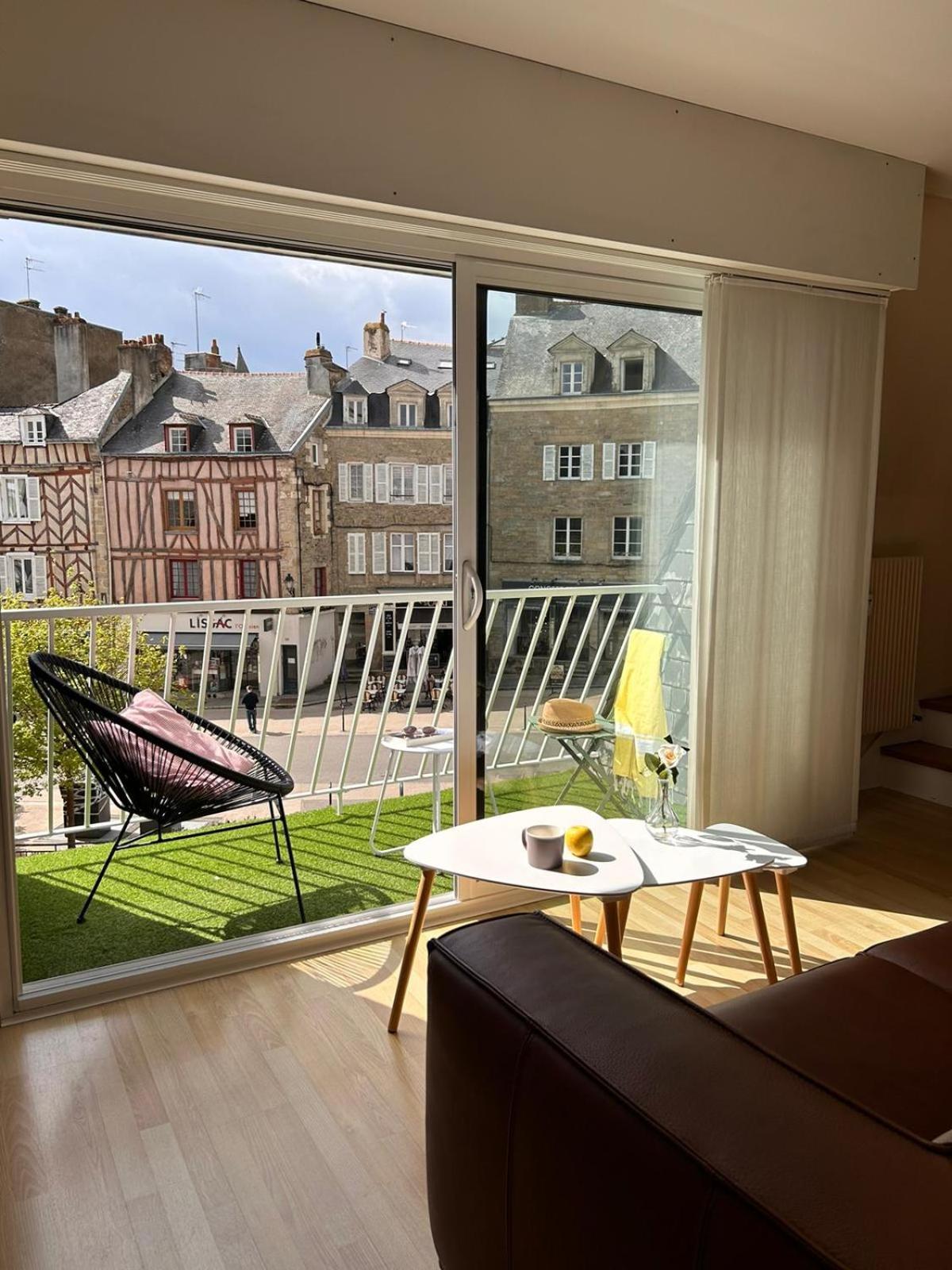 Appartement Grand duplex dans le centre historique avec double garage à Vannes Extérieur photo